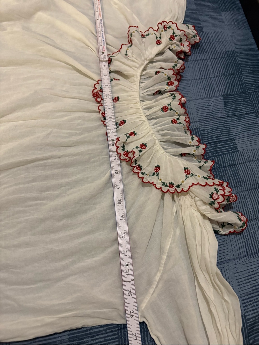 Doen Chateau Strawberry Embroidered Nightgown Size Small Very Rare - Picture 15 of 16